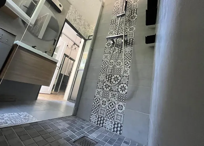 Le Mazet L'intimiste Les Hauts De Holiday home Nimes